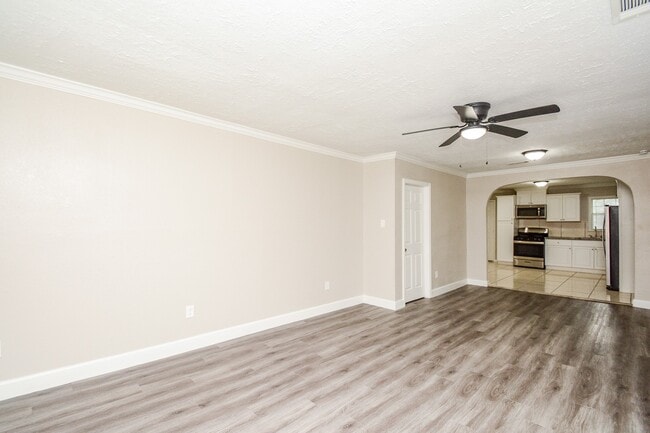 Building Photo - 2109 Pomona Dr