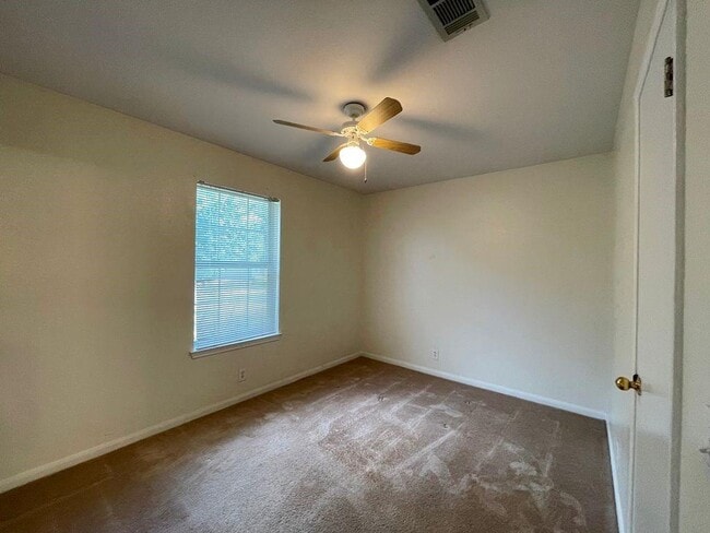 Building Photo - 205 Juniper Dr