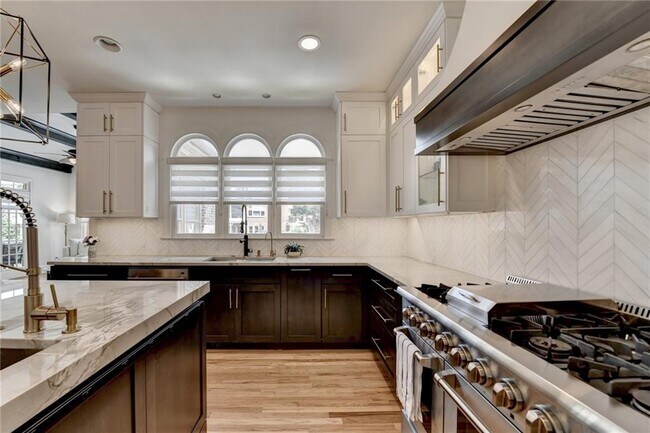 Building Photo - 9055 Preston Ln