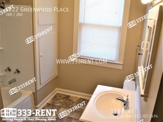 Building Photo - 4222 Greenwood Pl