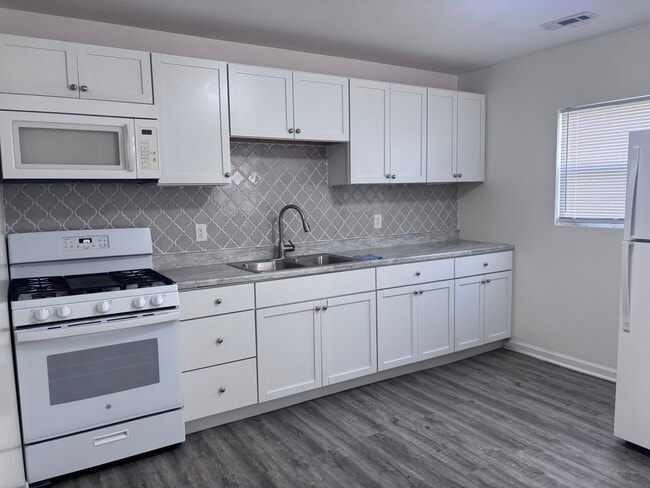 Building Photo - CROSS PROPERTIES