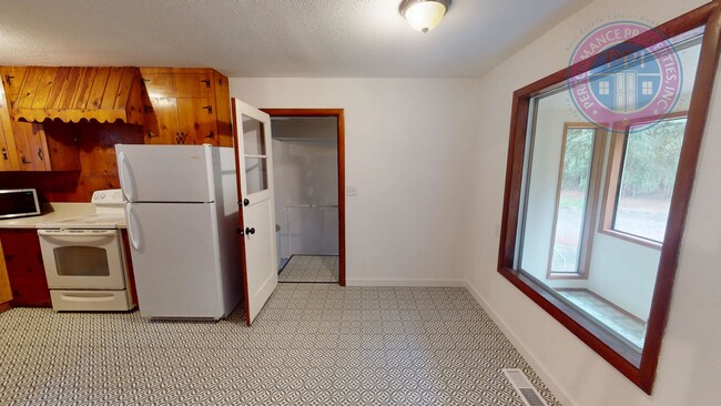 Building Photo - Enjoy Rural Living, Close To City & Freeways!!!  Beautiful Outdoor Living Space, Single Level Ran...