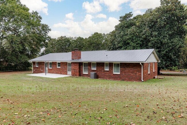 Building Photo - 1110 Maple Cir