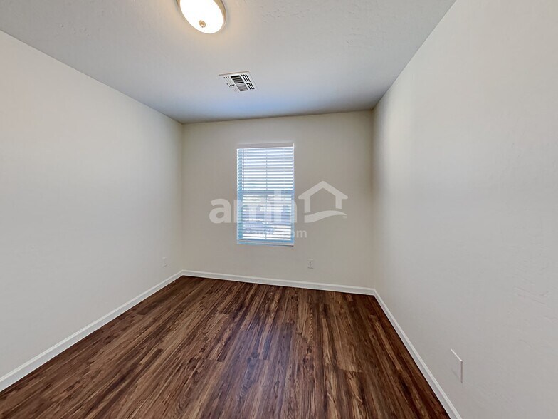 Building Photo - 7008 S 38th Ln