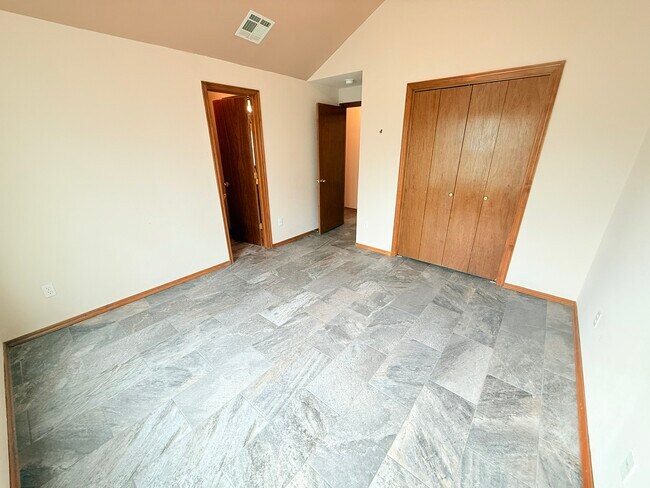 Building Photo - 700 Eastview Dr