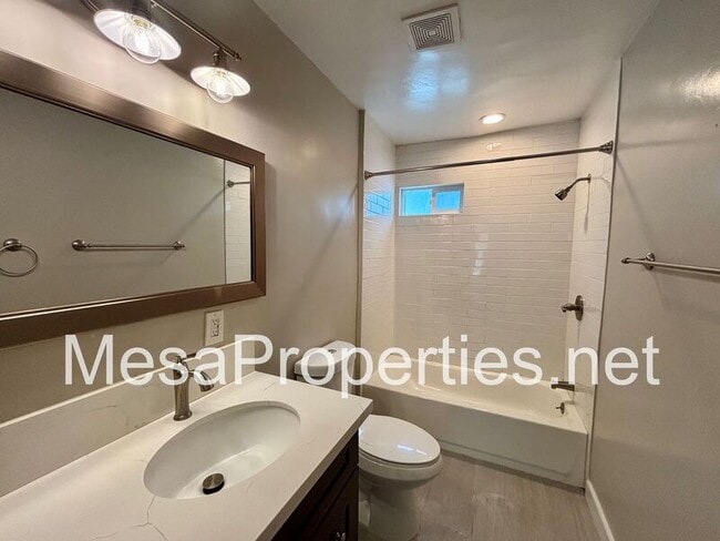 Building Photo - 762 S Currier St