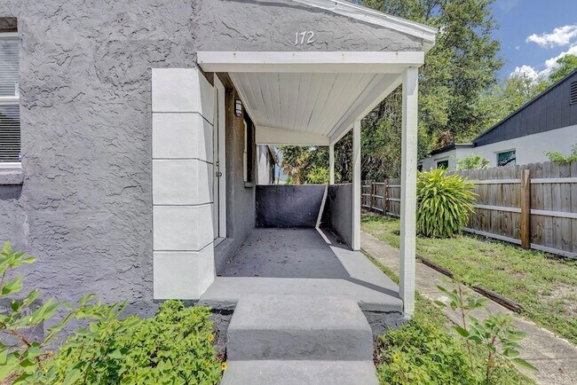 Building Photo - 172 W 15th St