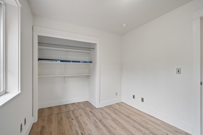 Building Photo - 1121 SE 111th Ave
