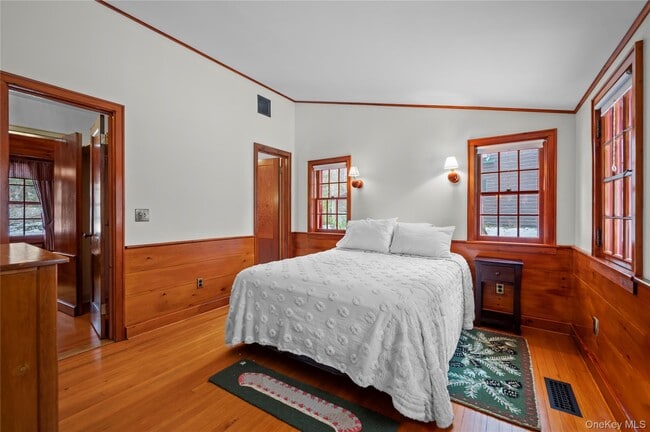 Building Photo - 6 Alpine Rd