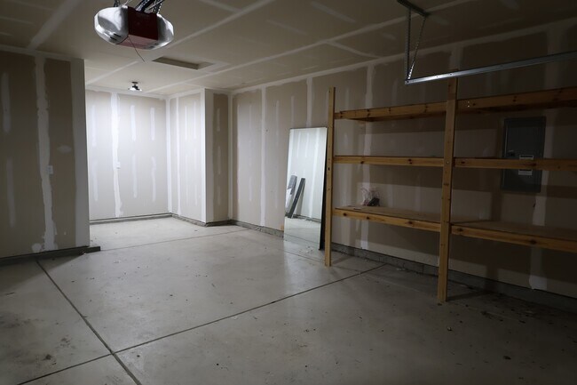 Building Photo - 2951 Daylily Dr