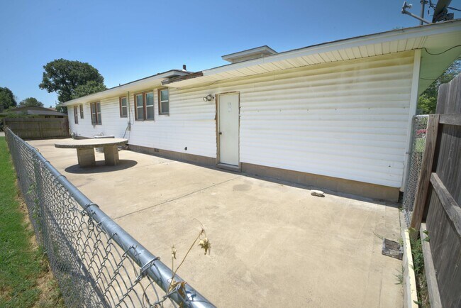 Building Photo - 477 S Norwood Ave