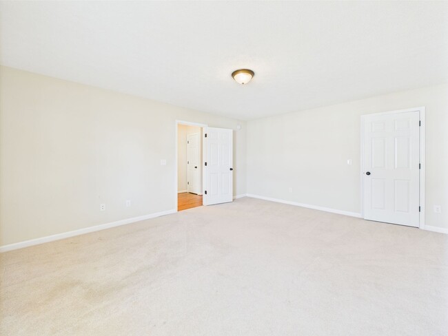 Building Photo - Bright & Spacious 4-Bedroom Home Located i...