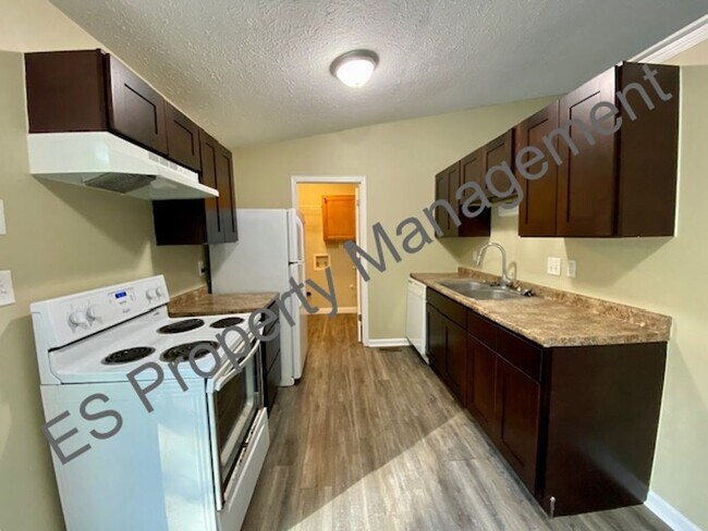 Building Photo - 3 Bedroom 1 Bathroom Ranch Style Home in Perry Township!