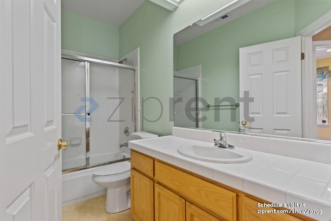 Building Photo - 1468 Bergerac Dr