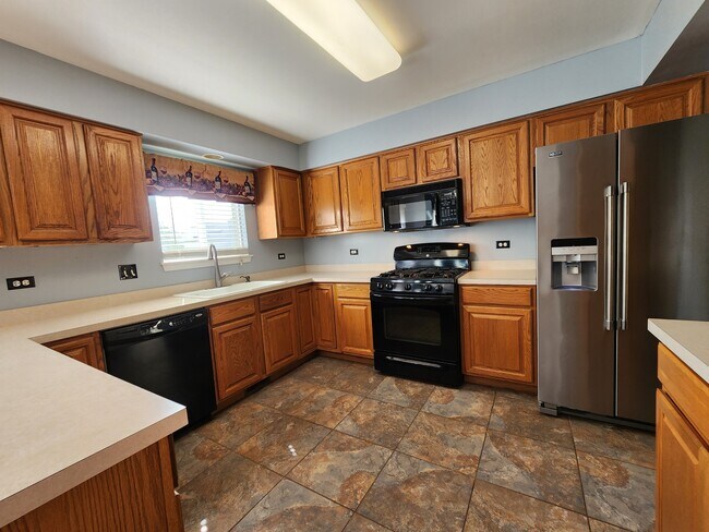 Building Photo - 5512 Stonybrook Dr