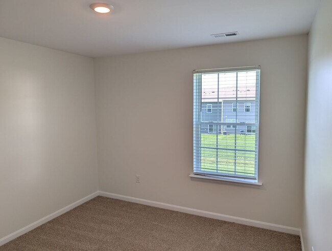 Building Photo - 450 Locust Run Dr