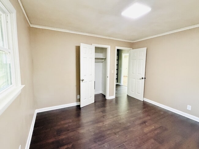 Building Photo - 836 Delverton Rd