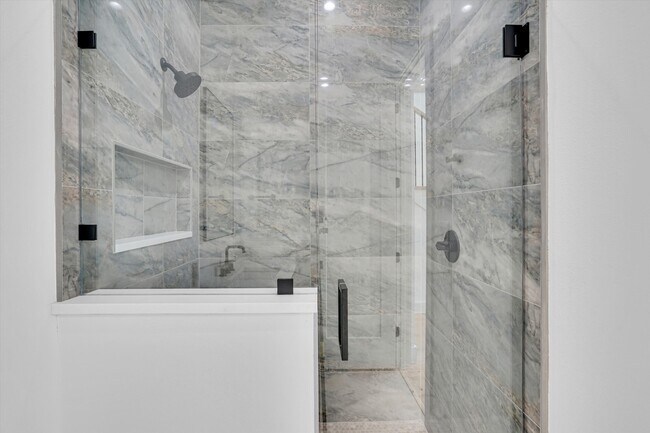 Building Photo - 1711 Nomas St