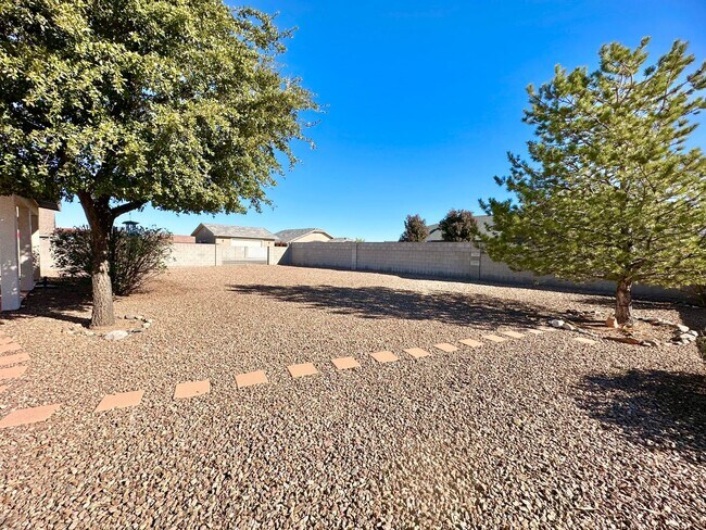 Building Photo - 3 Bedroom Home in Great Neighborhood!