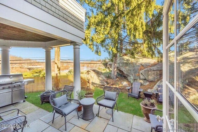 Building Photo - 1 Home Pl