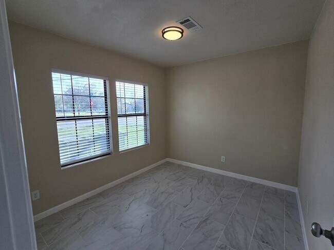 Building Photo - 8703 Berndale St