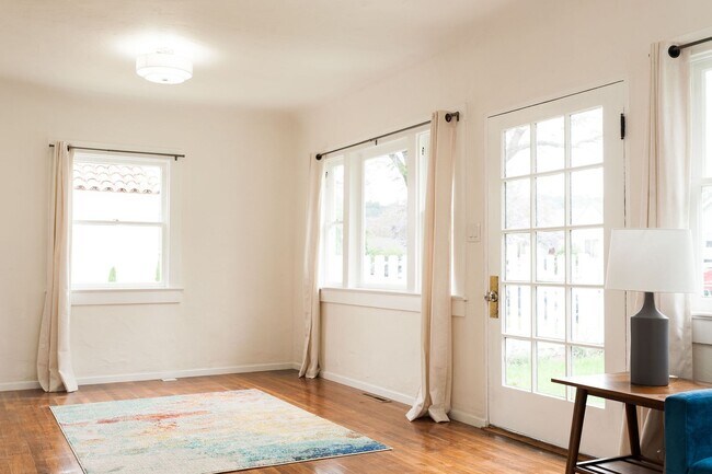 Building Photo - 2018 Monterey St