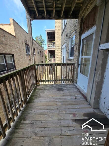Building Photo - 7460 N Greenview Ave