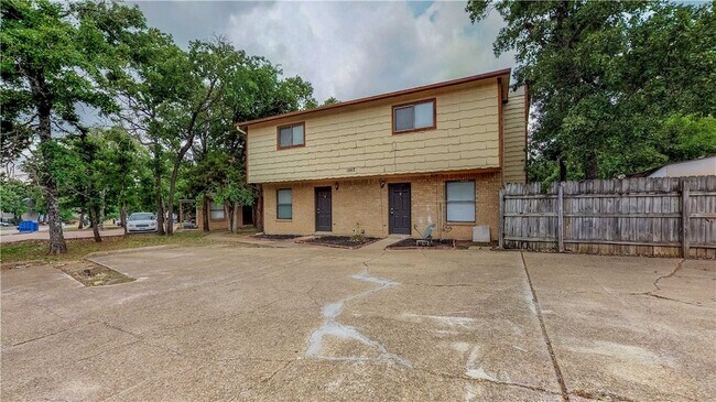 Building Photo - 1002 Verde Dr
