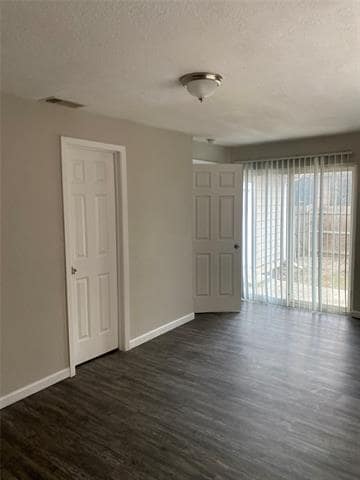 Building Photo - 2405 Jennings Ave