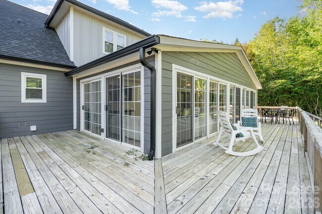 Building Photo - 8823 Dartmoor Pl