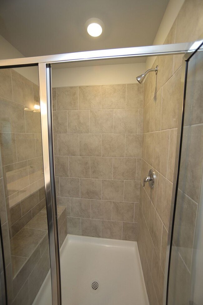 Building Photo - Beautiful 3 Bed+Bonus+2 Car Garage Townhome in New Wake Forest Community