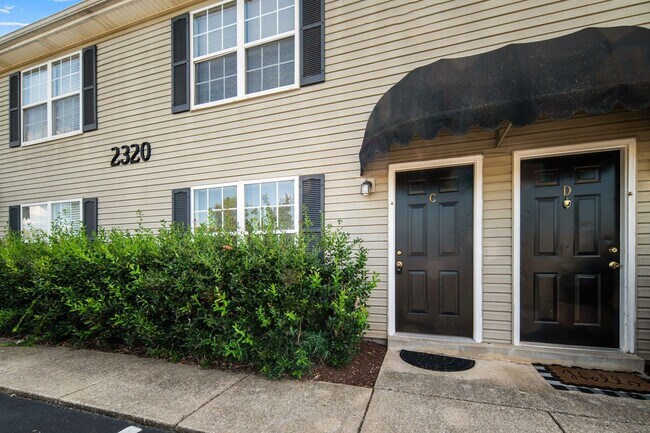 Building Photo - 2320 Willowbrook Dr