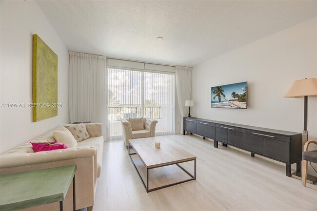 Building Photo - 2401 NE 65th St