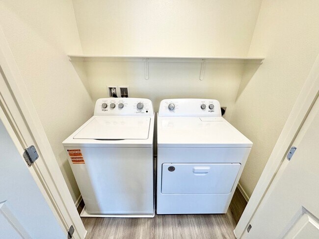 Building Photo - *NEW BUILD* BEAUTIFUL 2-STORY 3 BEDROOM, 2...