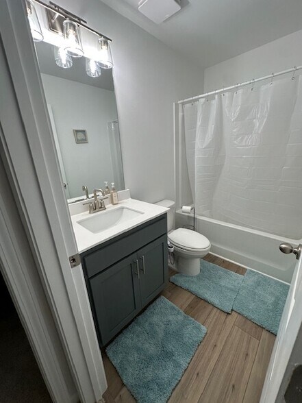 Building Photo - 6607 Wyndale Dr