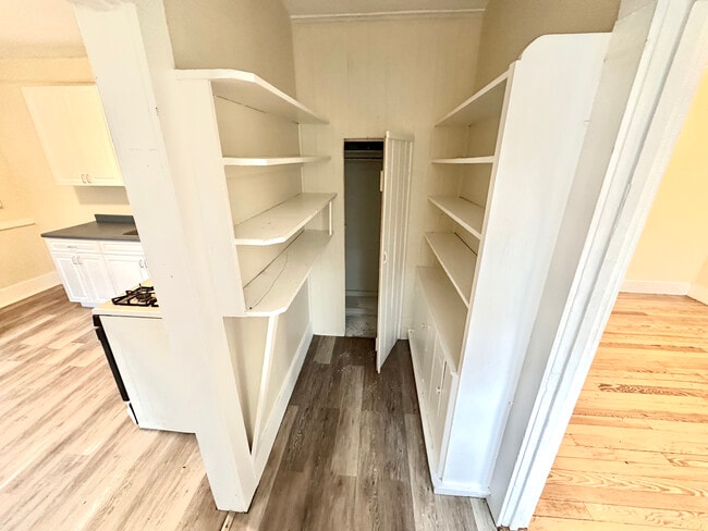 Building Photo - 1019 W Main St