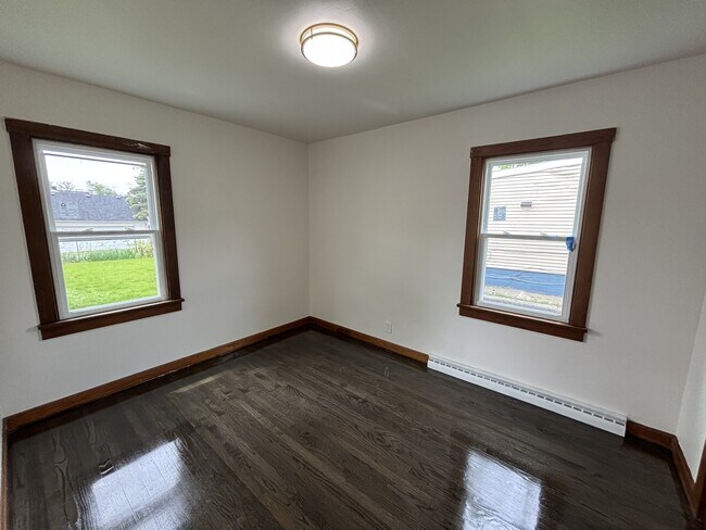 Building Photo - 621 W 44th Pl