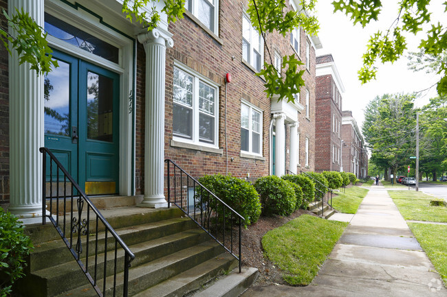 Primary Photo - Landmark Square Apartments