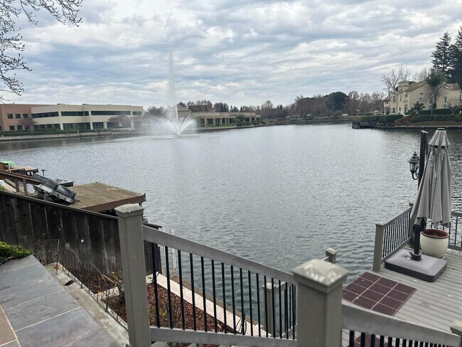 Building Photo - 4824 Longcove Dr