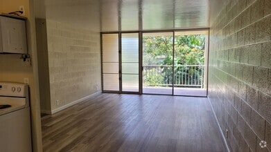 Building Photo - Newly Renovated 2bd, 1bath, 2 pkg 890sqft ...