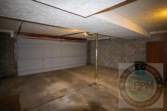 Building Photo - $500.00 off the Deposit Cul-de-Sac Comfort! 3-Bed Omaha Home with Huge Deck and Patio.