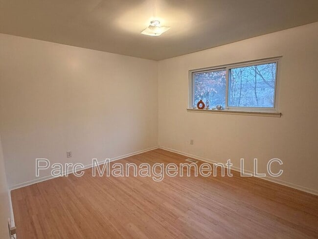 Building Photo - 2076 Harned St