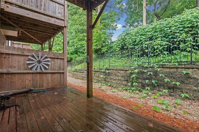 Building Photo - 2779 White Oak Ln