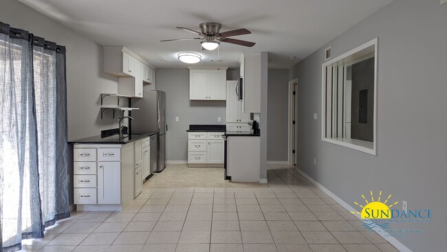 Building Photo - Renovated 2 Bedroom 2 Bath Apartment Avail...