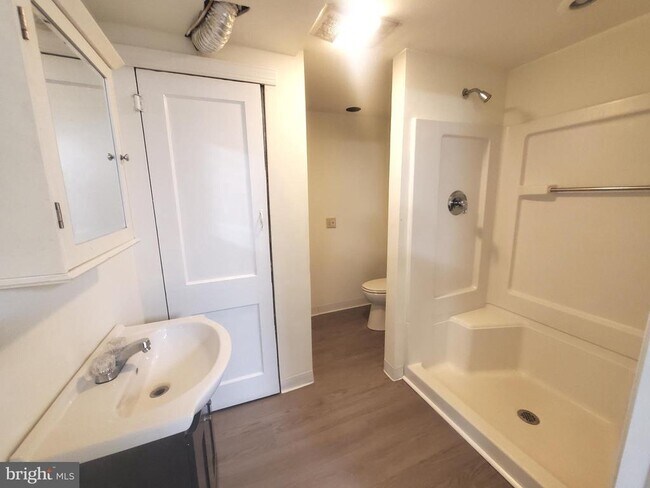 Building Photo - 161 Cooper Rd