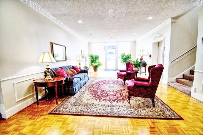 Building Photo - 2701 Bellefontaine