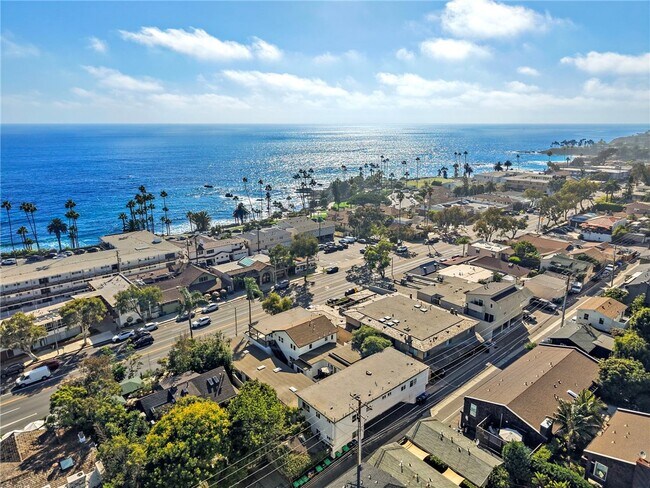 Building Photo - 334 N Coast Hwy