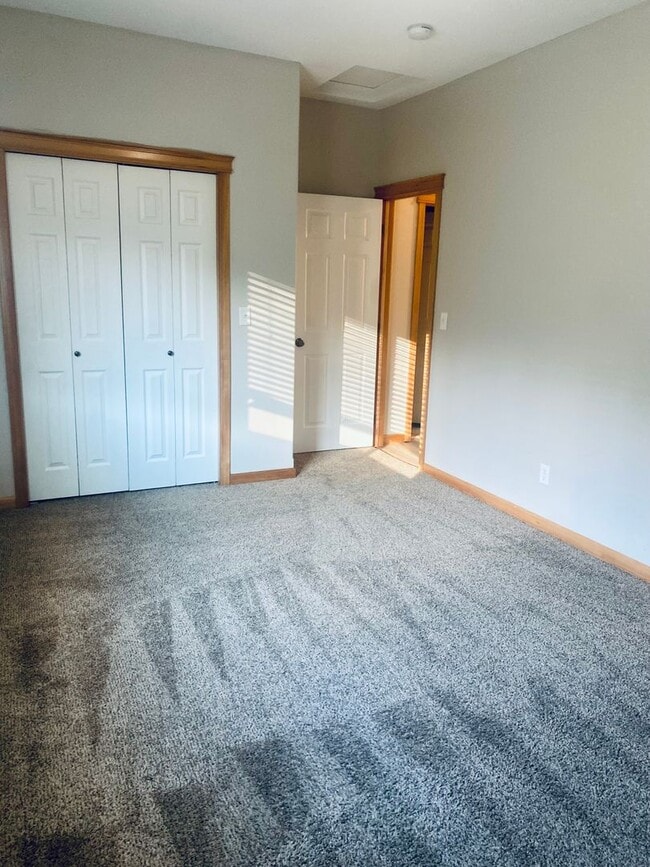 Building Photo - 512