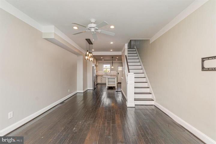 Building Photo - 217 S Clinton St