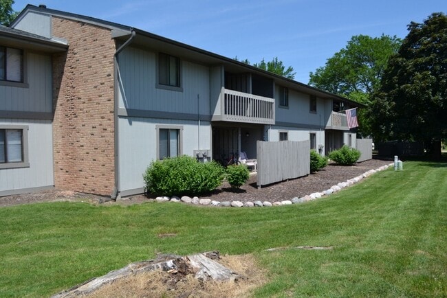 Building Photo - Private entry, Park-Like setting